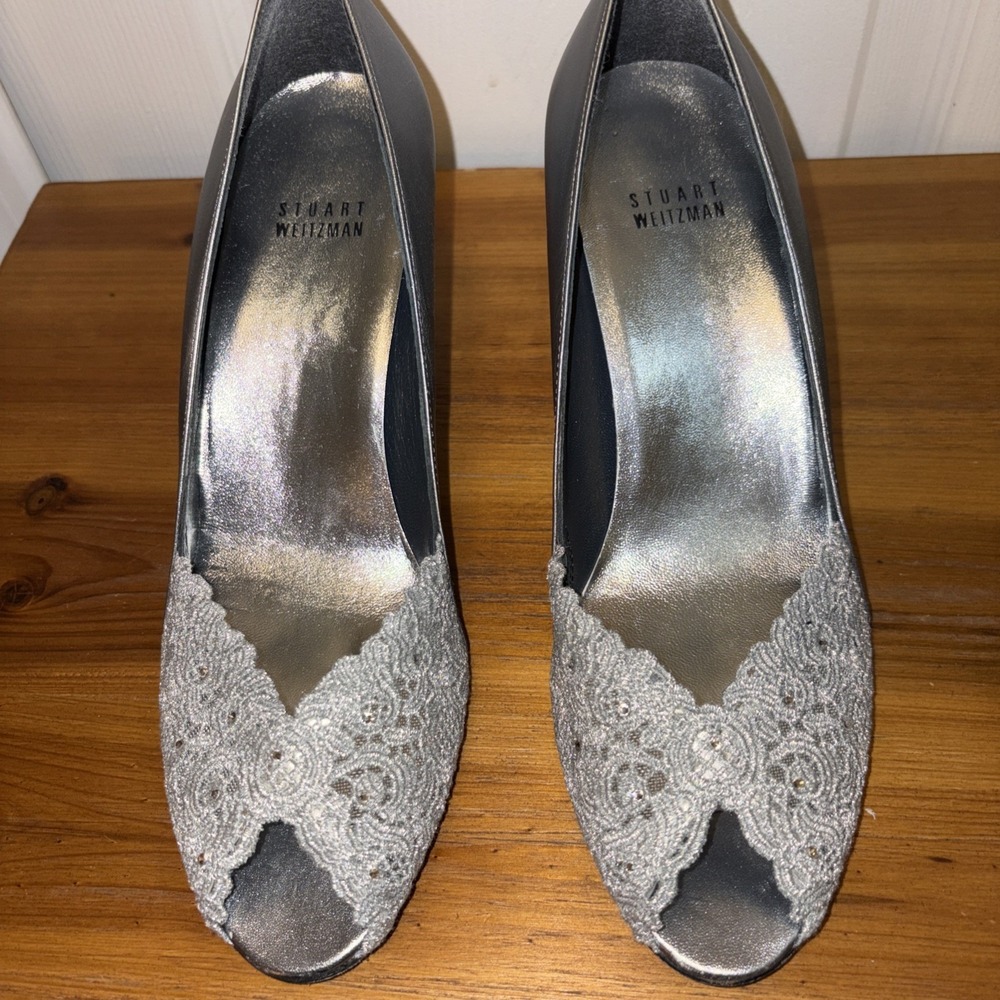 Stuart Weitzman Chantelle Silver lace peep-toe pumps Size 8.5 Made In Spain